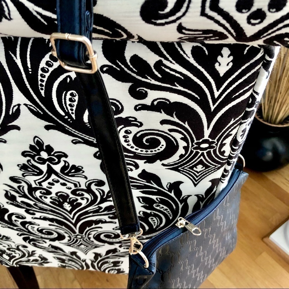 NEW Lightweight Black Crossbody - Picture 3 of 6